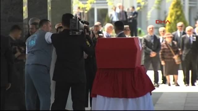 Evren'in Cenazesi Ahmet Hamdi Akseki Camii'ne Getirildi 3