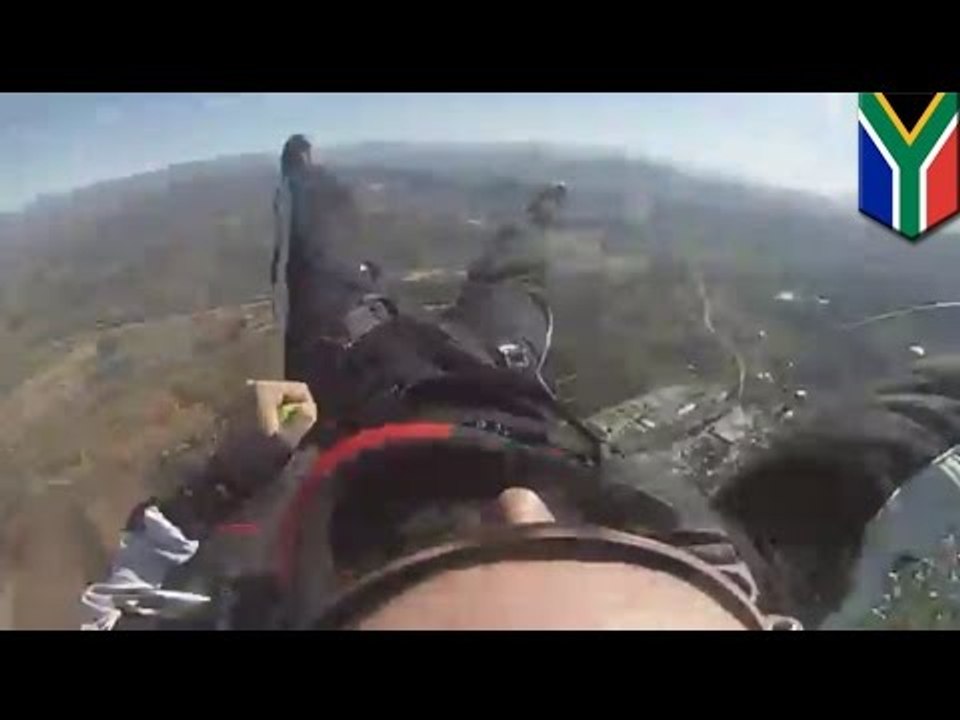 降落傘空中失靈  跳傘員成功自救