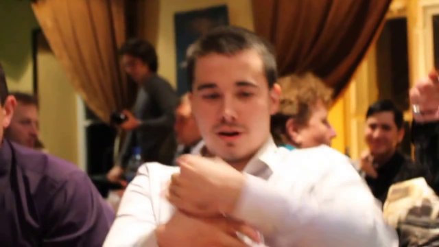 Finger Tutting d'un sourd en Russie