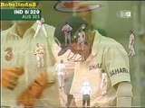 Funny Indian cricket moment, Agarkar raises his bat after scoring a single, after 7 ducks!