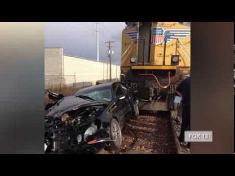 Isang kotse, nabangga ng dalawang tren habang hinahabol ng pulis (Actual Footage)