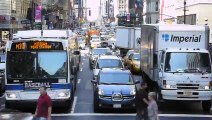 Une ambulance essaie d'avancer dans les embouteillages de Manhattan... Pas facile!