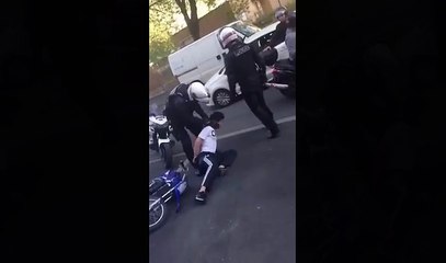 un déliquant menotté échappe à la police