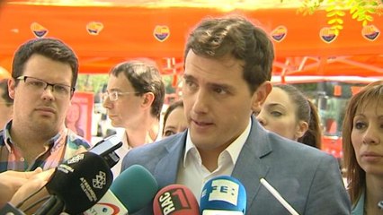 Rivera reclama al PSOE que "recapacite" y suelte "lastre de su pasado"