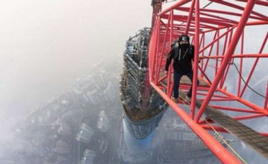 Dünyanın En Yüksek İkinci Binasına Gizlice Tırmandılar