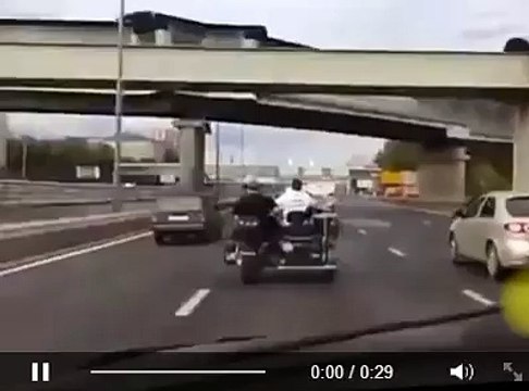 L'orchestre Benda bilili pourrait s'inspirer de ce genres d'équipements.