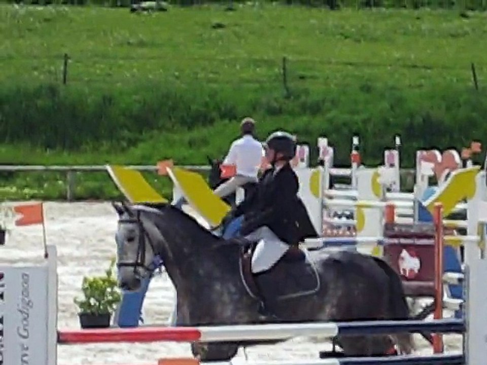 Ambre d'Elincourt, SHF CSO 5 ans Villers Vicomte 12 mai 2015