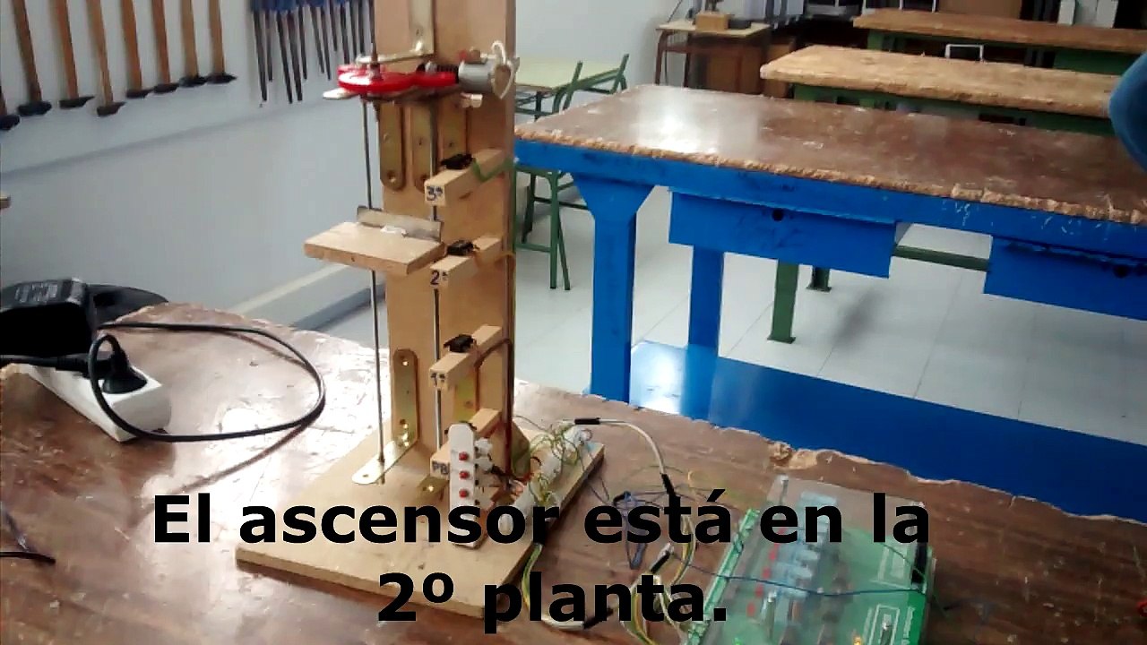 Ascensor programado en LOGO por Roberto Cid - IES San Isidro