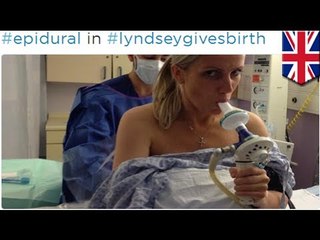 Kobieta zdaje relację z porodu na Tweeterze.