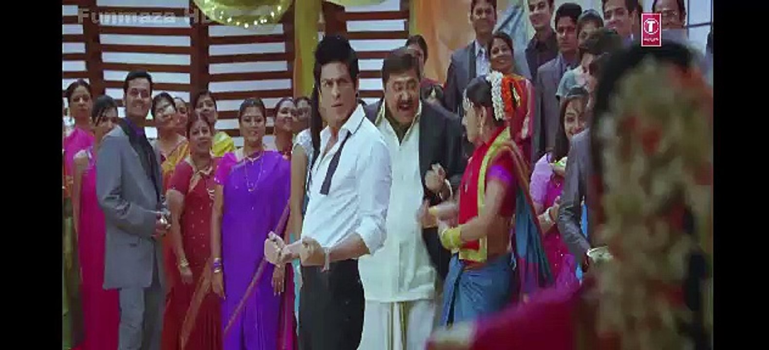 Vert HoT KareEna KapOOr Hot DanCE  MusT WatCh