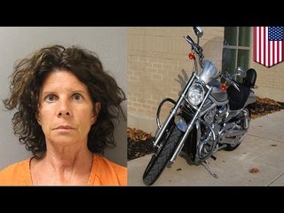 バイクで自慰　下半身丸出し女