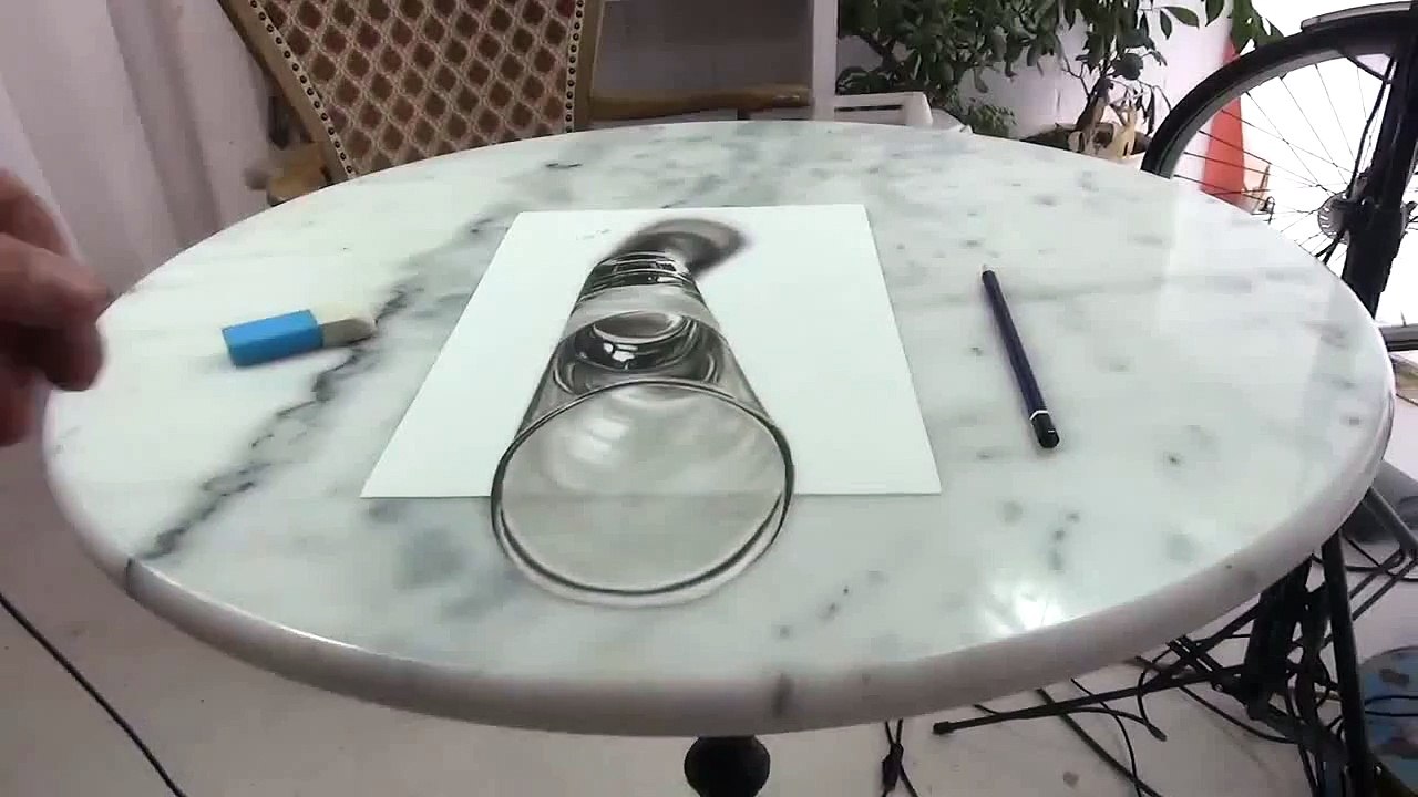 Glas Water AMAZING illusion anamorphic