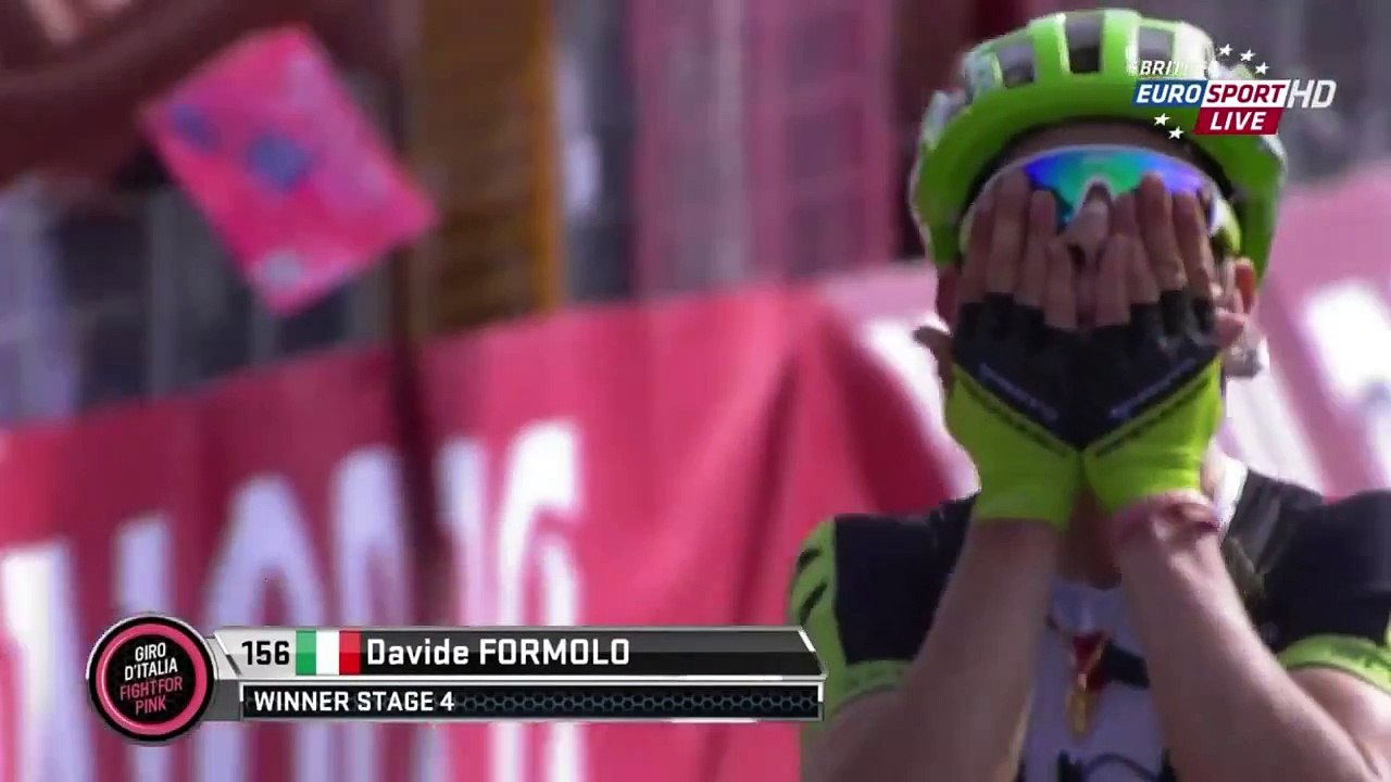 Simon Clarke lève les bras en pensant gagner l’étape (Giro)