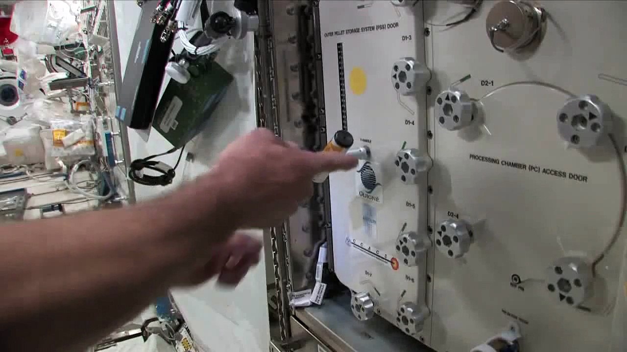 Dancing T handle in zero g