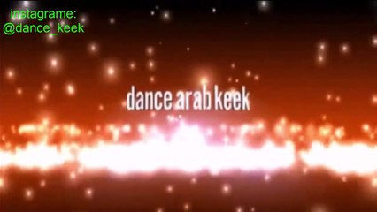 رقص كيك مثير بسروال ضيق في ليلة حمراء