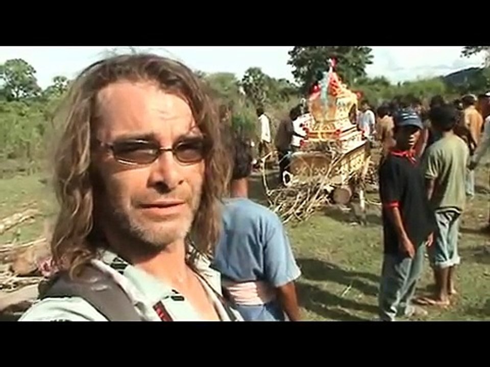 Buddhist funeral. Sipandon, Laos 2/9, The burning og the body. Ligbrænding i Laos