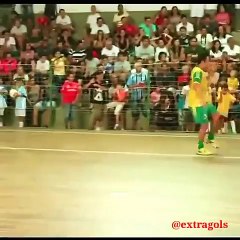 هدف برازيلي رائع بالكعب في الخماسي