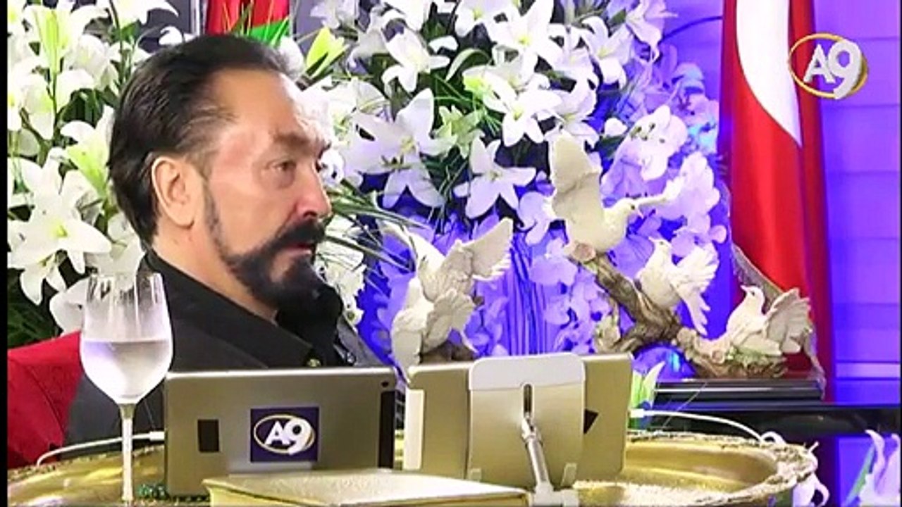 Zeki Alasya Allah gani gani rahmet etsin. Vefat eden kişiye hüsnü zan edilir, üsluba dikkat edilmeli.