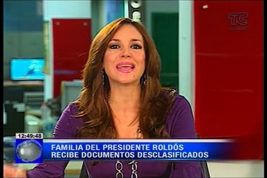 Familia del expresidente Roldós recibe documentos desclasificados