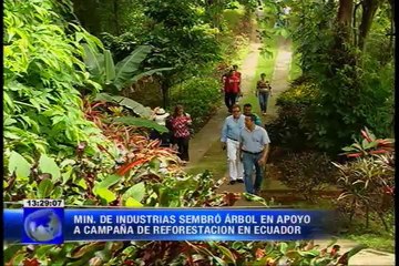 Ministro de industrias sembró árbol en apoyo a campaña de reforestación en Ecuador