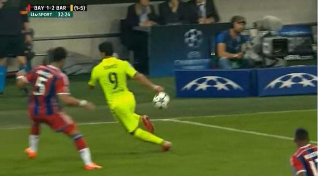 Luis Suarez Amazing Skills vs Benatia - Bayern Munich 1-2 Barcelona