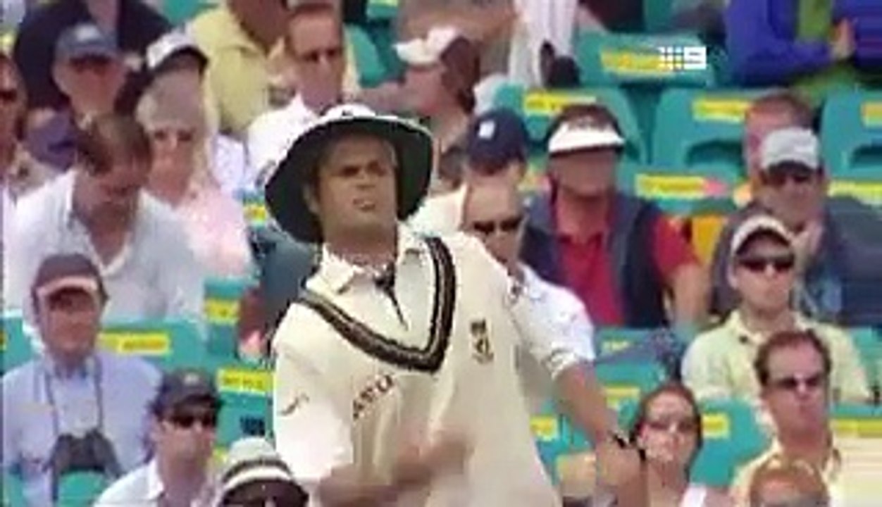 Funny cricket wanders and blunders. FuNny Impairing