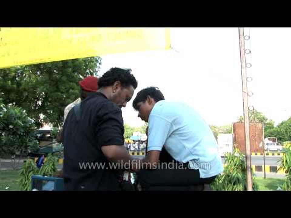 Roadside ear cleaner in action