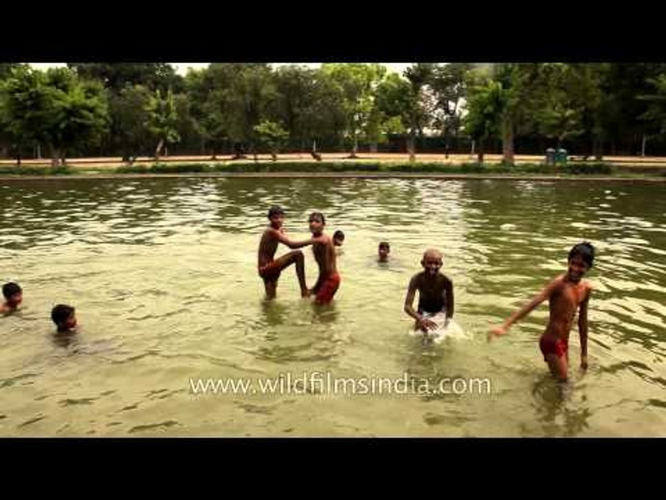 Boys swim to cool down at India Gate, New Delhi