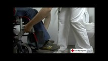 Transferencia silla de ruedas a inodoro