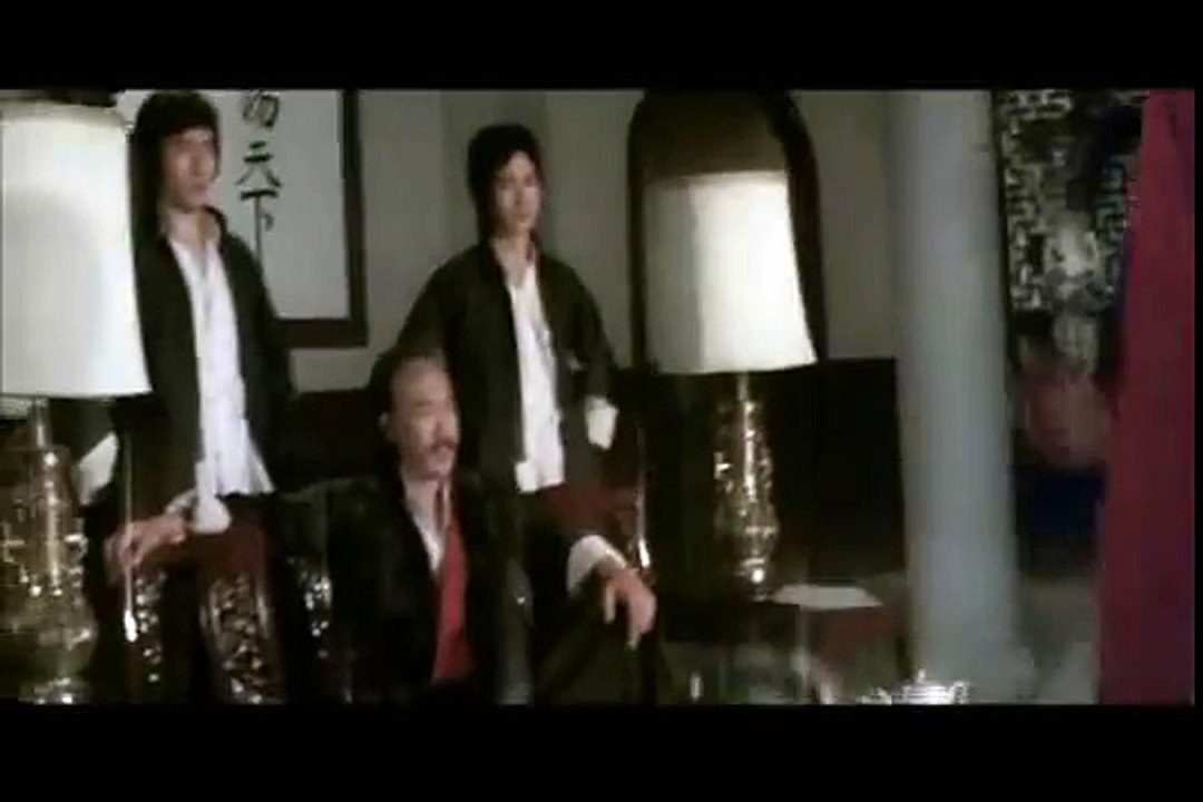 Kung Pow Francais - Je vais le tuer avec une roche ou... un bâton