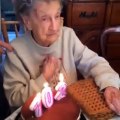 mamie centenaire (102 ans) perd son dentier en soufflant ses bougies