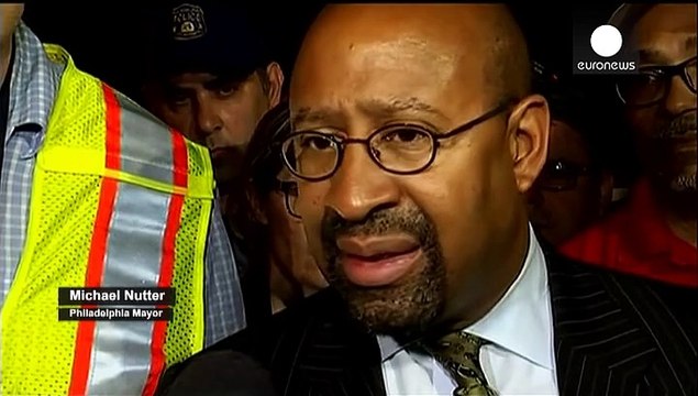 Treno deraglia a Philadelphia: almeno 5 morti e una cinquantina di feriti