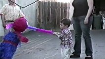 Pinata spiderman d'un enfant trop mignon