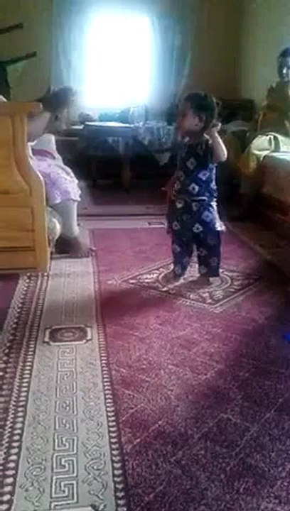 افضل رقص شعبي من بنة صغيرة ههه