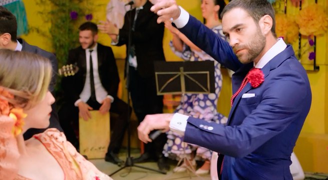 Iñaki intenta bailar sevillanas con Carmen - Allí abajo