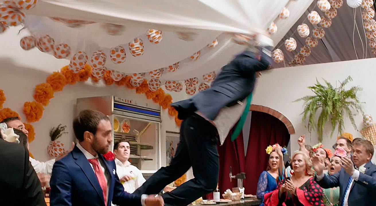 Peio tira abajo la caseta de feria del padre de Rober - Allí abajo