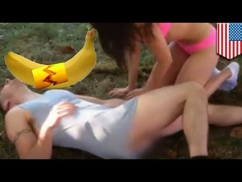 木の上で性交し転落 陰茎折る 動画 Dailymotion