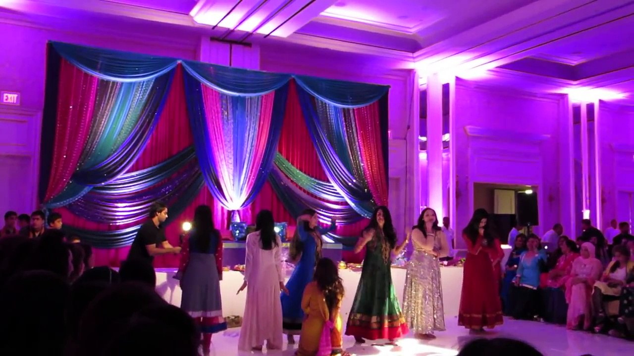 Anum's Mehndi Dance - superb Performance