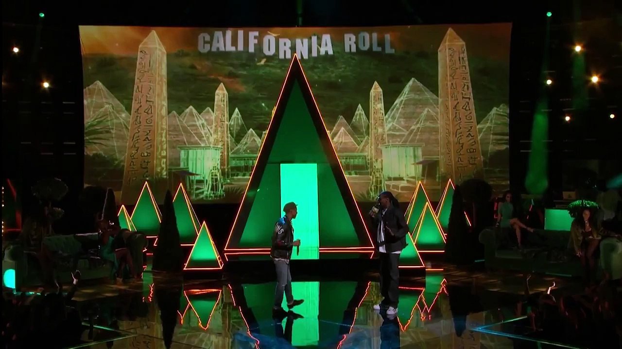 Snoop Dogg & Pharrell Williams "California Roll" Live @ NBC "The Voice", 05-12-2015