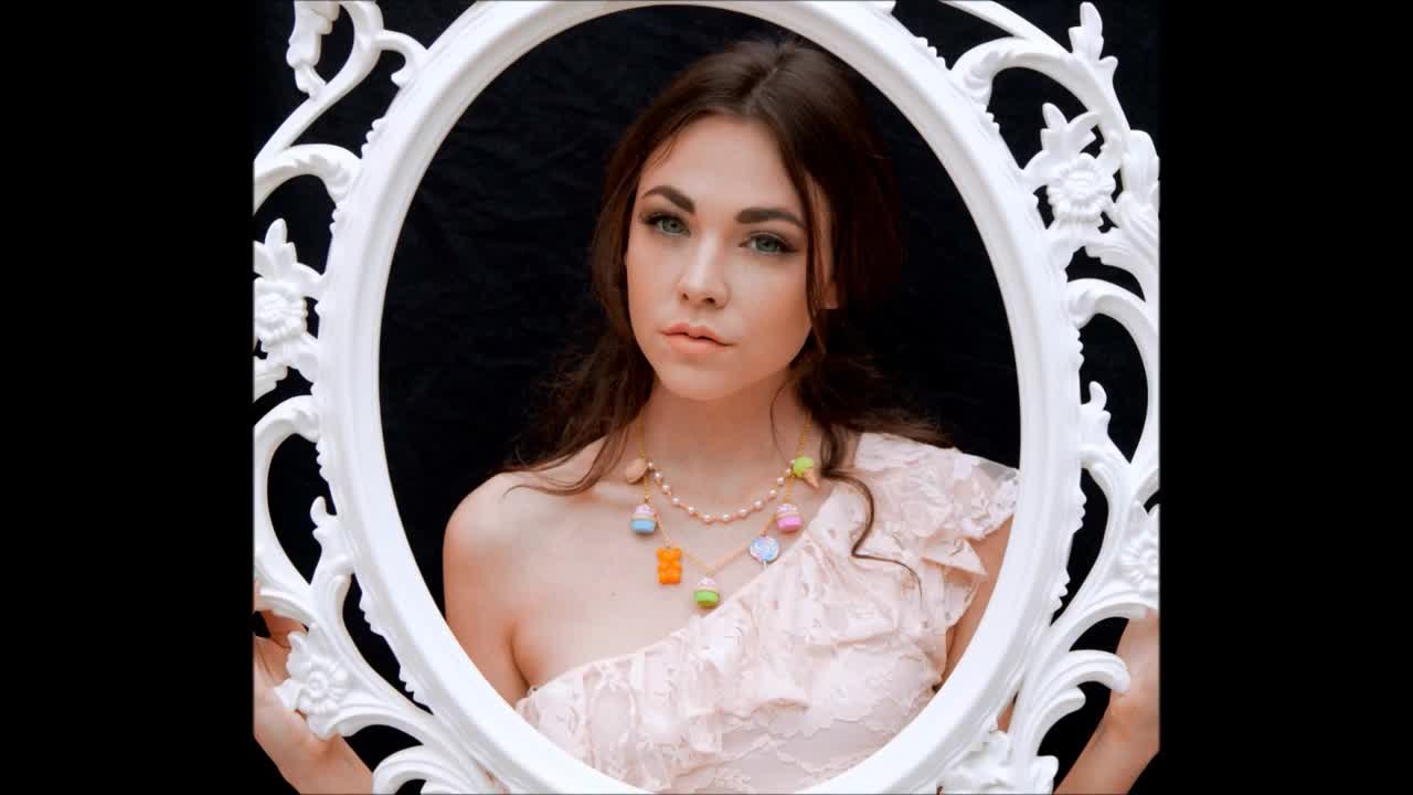 Tutorial: How to pull off a soft makeup look