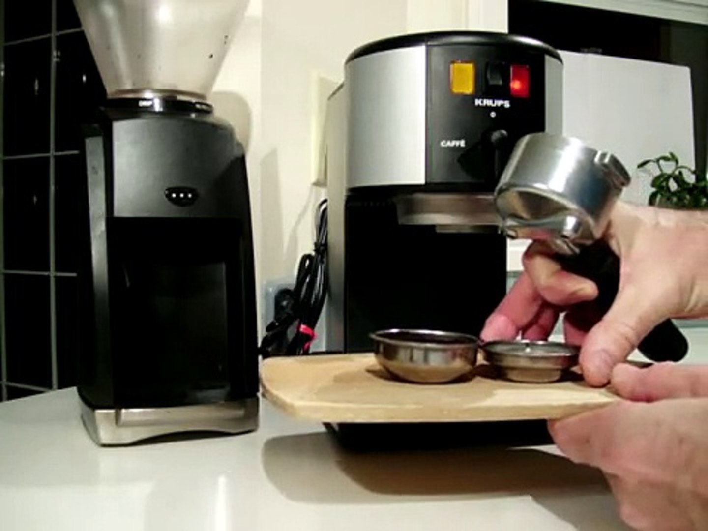 espresso coffee and latte making with a Krups 964 - video Dailymotion