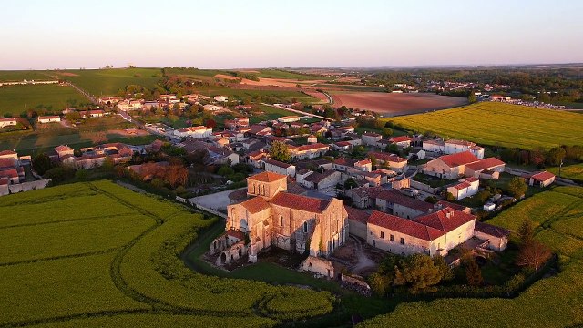 Romanesque treasures of Poitou-Charentes : a heritage of exception