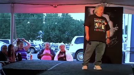 Bryan Clark sings 'BLUE SUEDE SHOES' at Elvis Week 2013 (vid