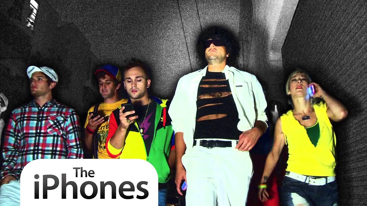 TWEET IT - iPads vs iPhones (Michael Jackson "Beat It" spoof)
