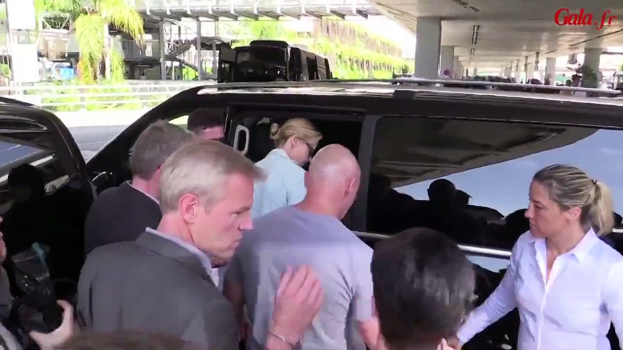 Char­lize Theron arrive à Cannes - Festival de Cannes 2015