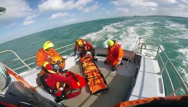 Exercice d'hélitreuillage Dragon 29/SNSM Primel-Plougasnou (SNS 271 ND du Trégor) 2015