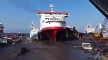 Devasa Gemi Son sürat Karaya oturtuluyor (ilginç)