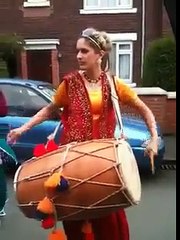 Pakistani funny punjabi girl with DHOOL in UK..mp4