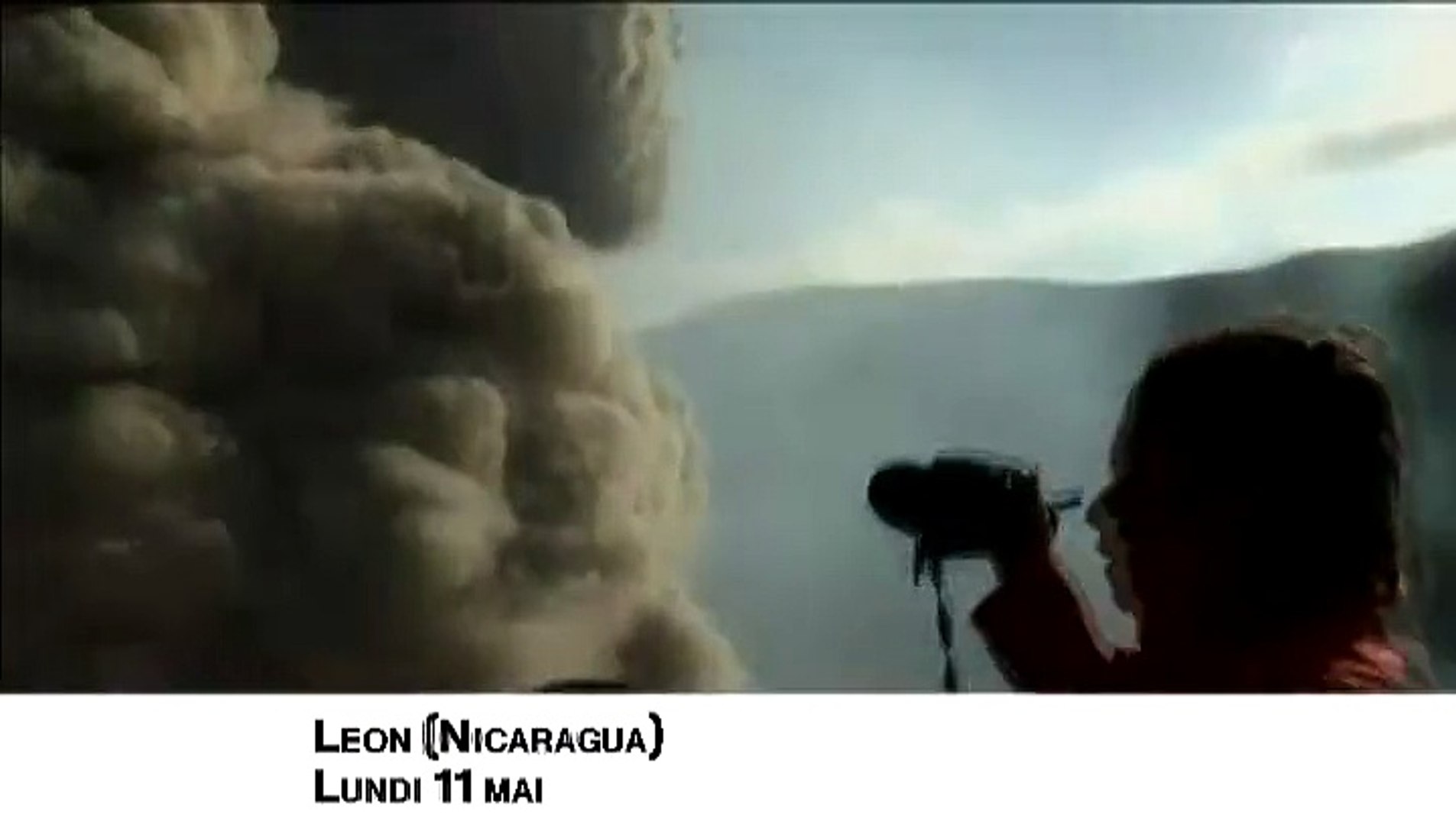 Nicaragua  - Turista Filma momento de Erupción Telica