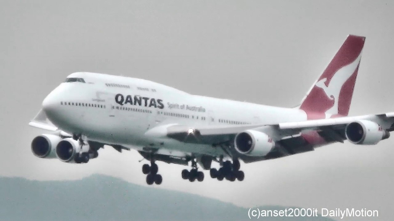 Boeing 747-400 Quantas, UPS, Korean Air, 747-8 Cathay Pacific. Hong Kong International Airport